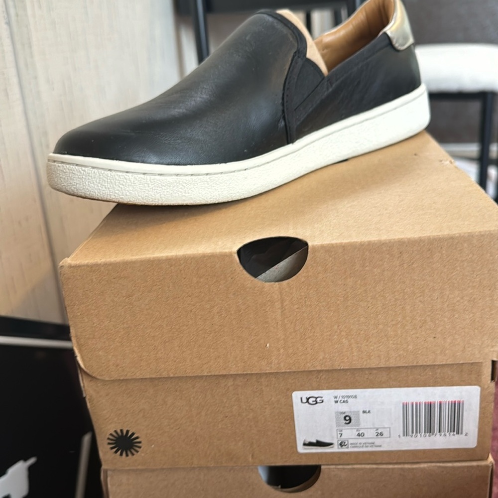 UGG Cas Slip ons black leather women's size: 9